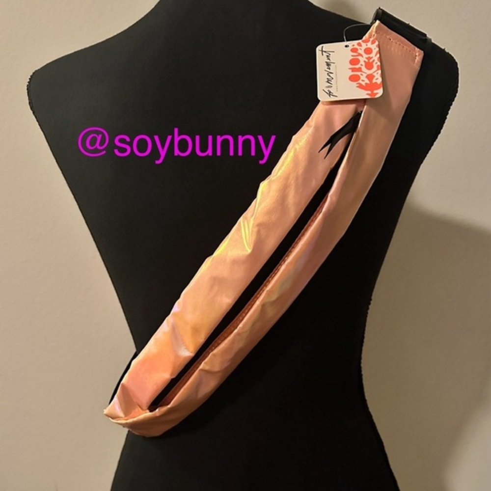 🐰 NWT Free People FP Movement Coral Running Belt (Iridescent